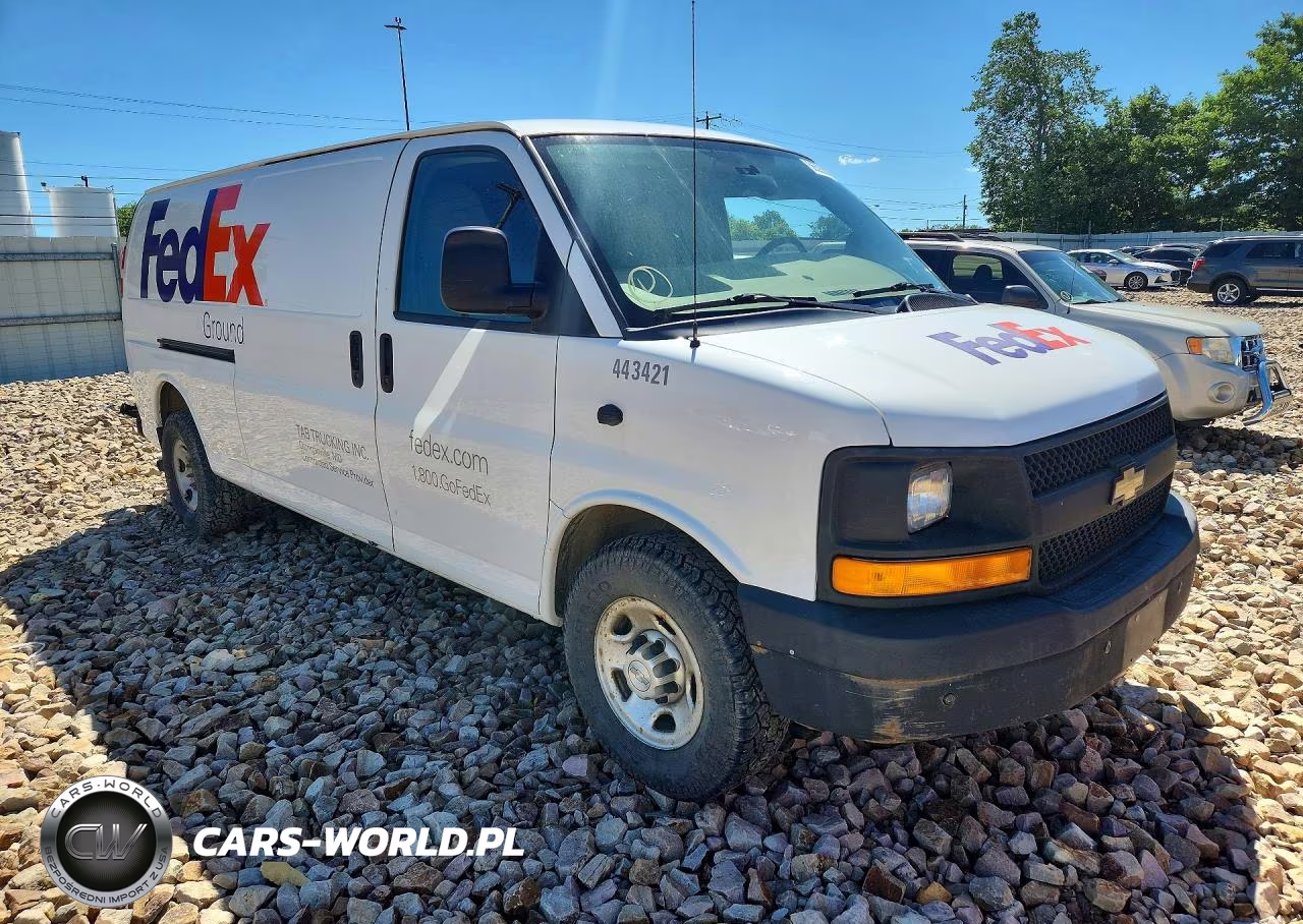 2015 Chevrolet Express G2500 VIN:1GCWGGCF9F1138914 - 4