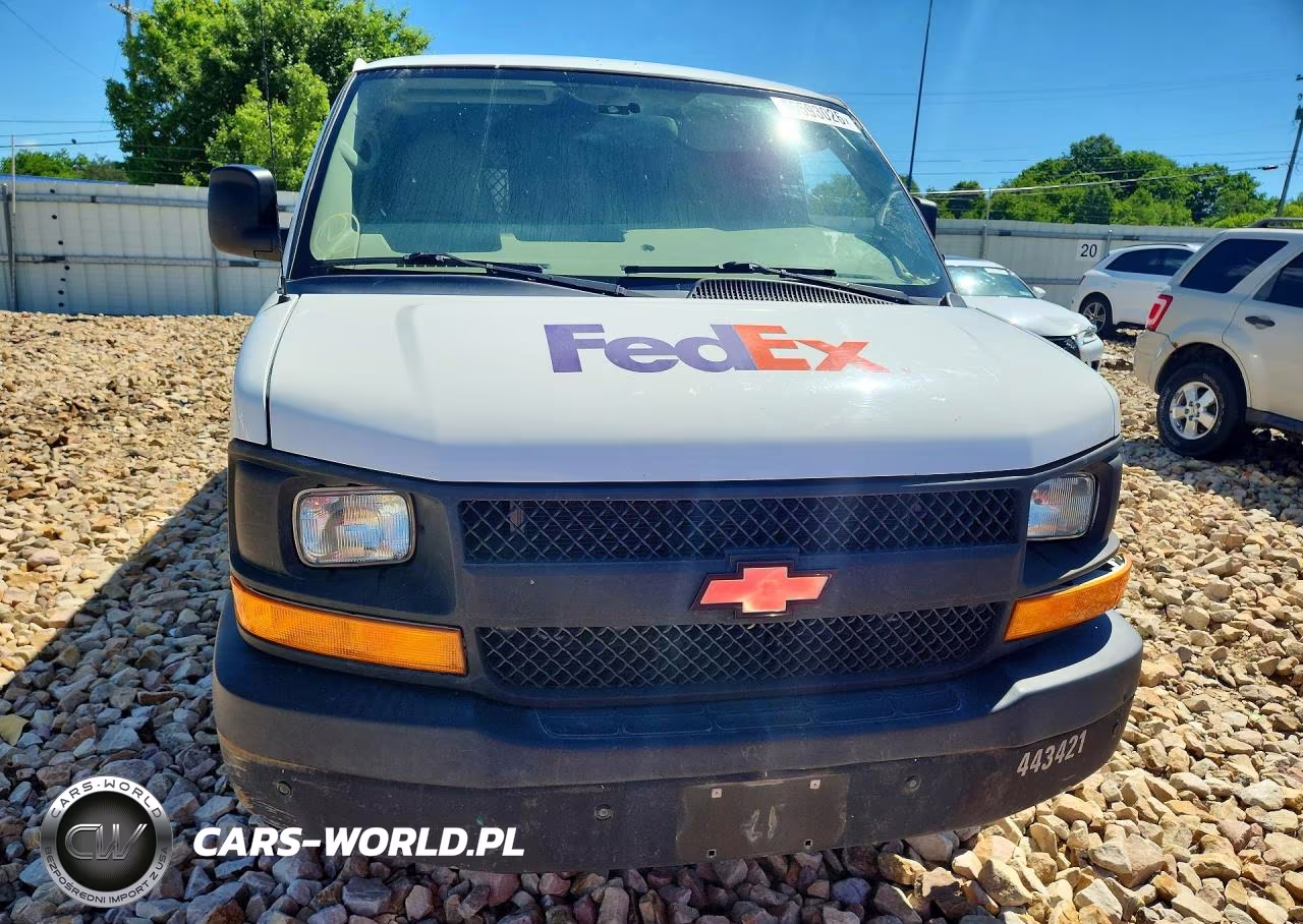 2015 Chevrolet Express G2500 VIN:1GCWGGCF9F1138914 - 5