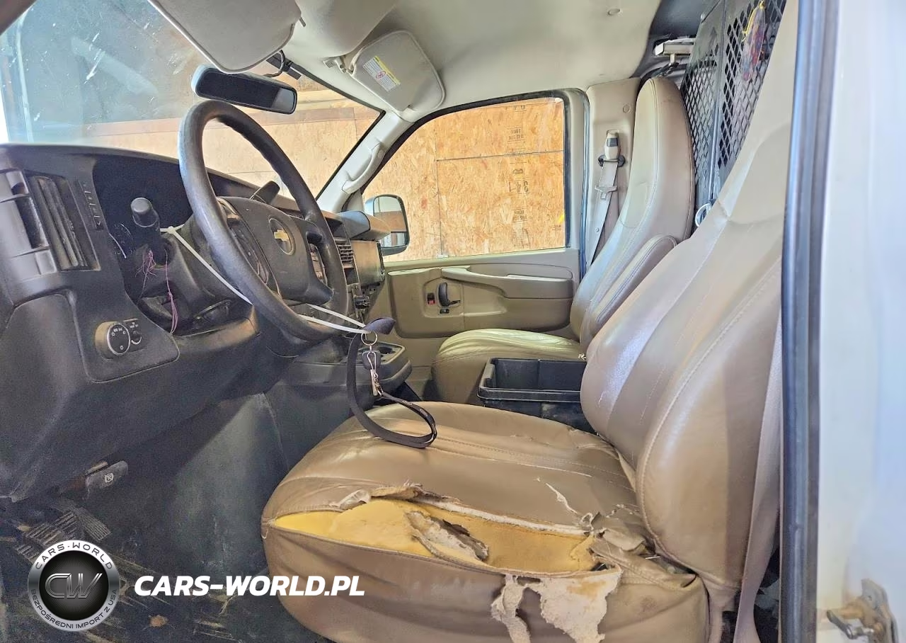 2015 Chevrolet Express G2500 VIN:1GCWGGCF9F1138914 - 7