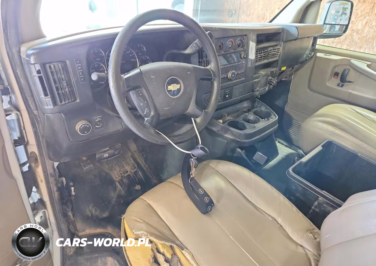 2015 Chevrolet Express G2500 VIN:1GCWGGCF9F1138914 - 8