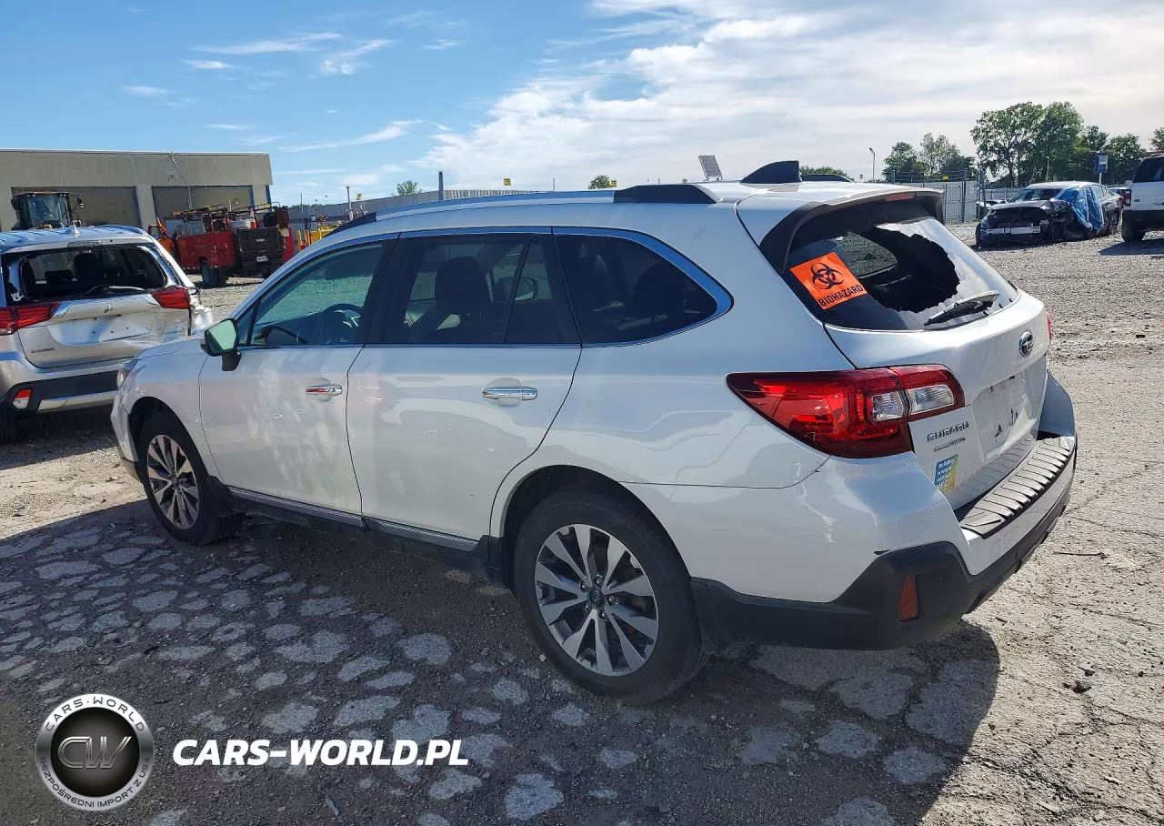 2018 Subaru Outback Touring VIN:4S4BSATC2J3351213 - 2