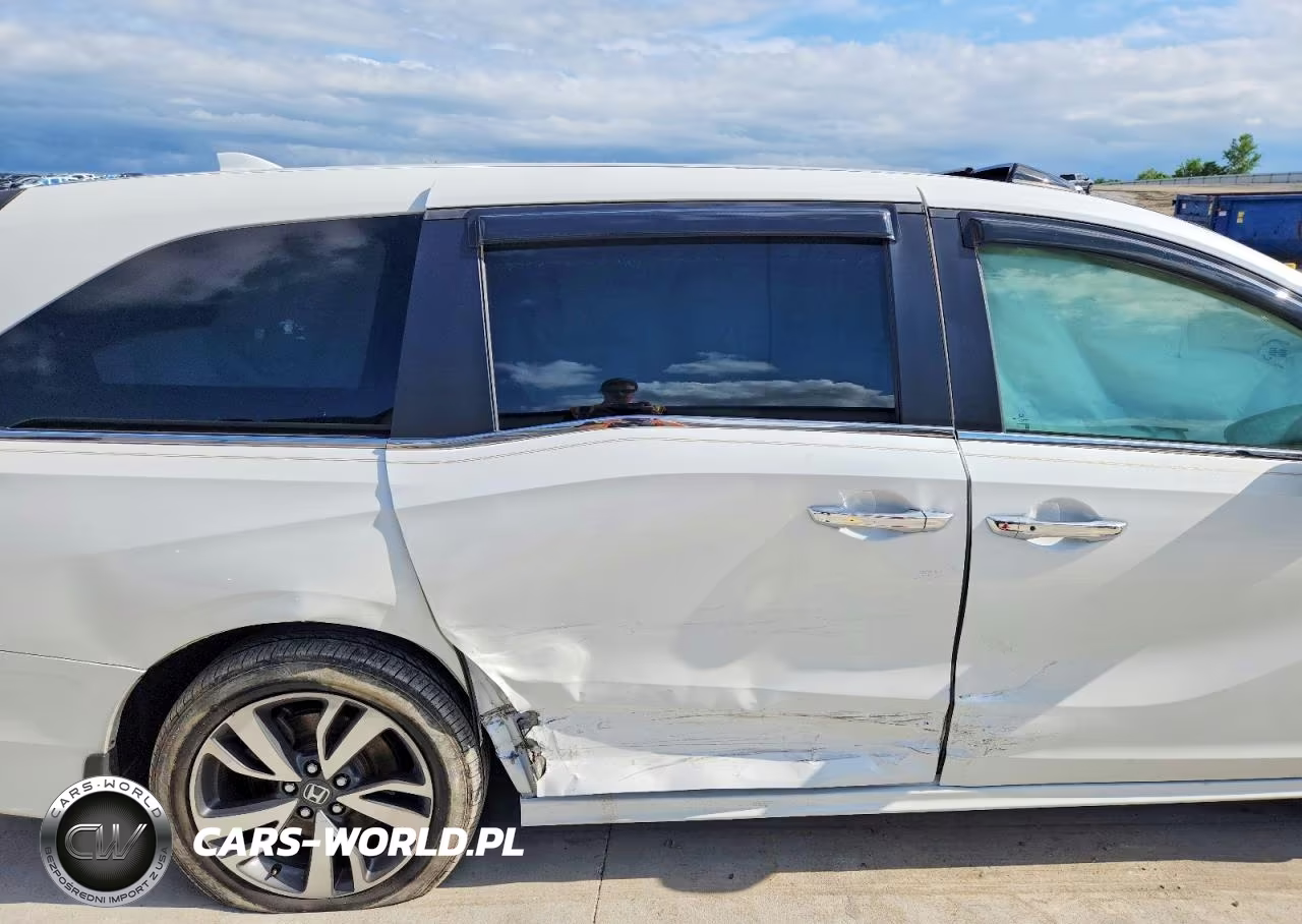 2021 Honda Odyssey Touring VIN:5FNRL6H85MB002474 - 11