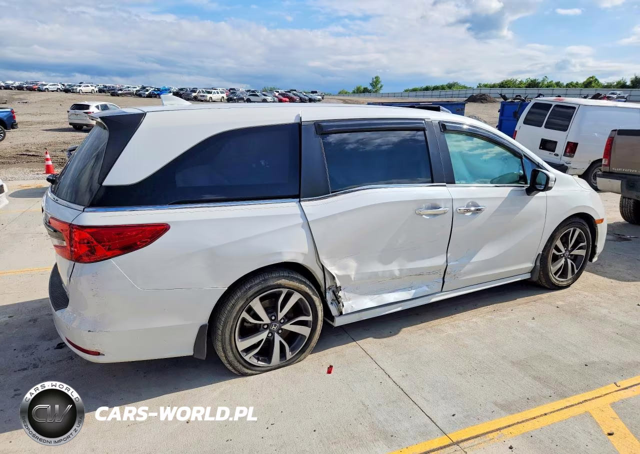 2021 Honda Odyssey Touring VIN:5FNRL6H85MB002474 - 3