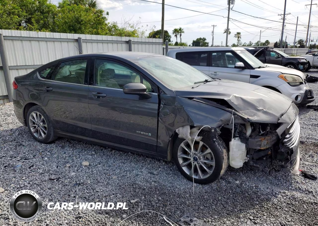 2017 Ford Fusion Hybrid S VIN:3FA6P0UU5HR330771 - 4