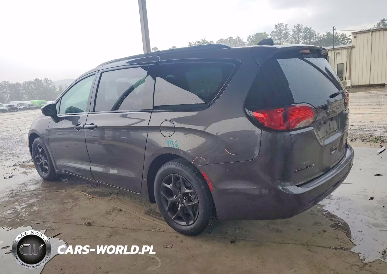 2018 Chrysler Pacifica Touring L Plus VIN:2C4RC1EG1JR293702 - 2