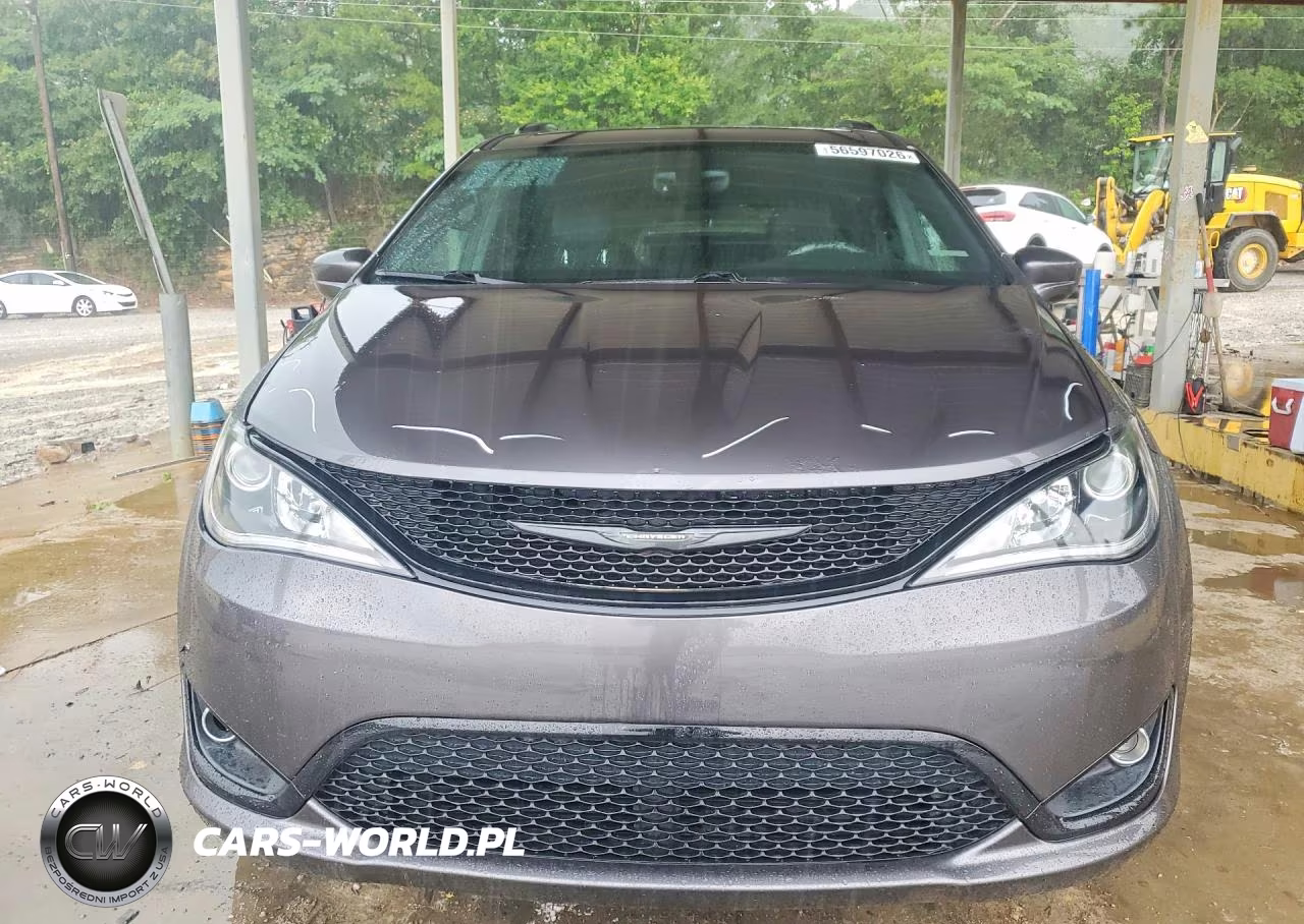 2018 Chrysler Pacifica Touring L Plus VIN:2C4RC1EG1JR293702 - 5
