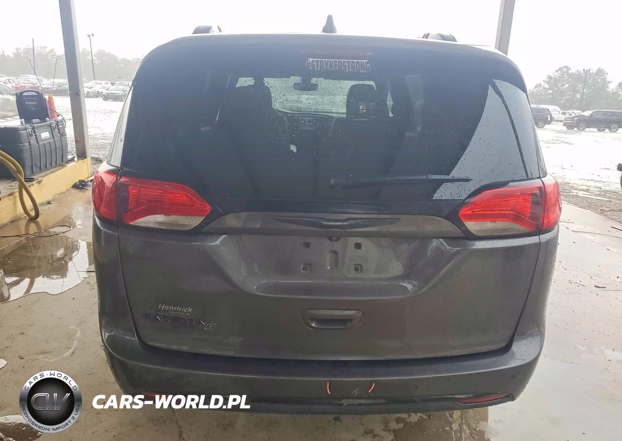 2018 Chrysler Pacifica Touring L Plus VIN:2C4RC1EG1JR293702 - 6