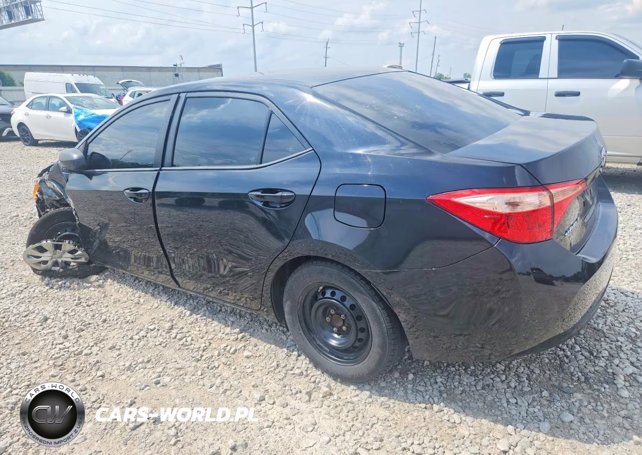 2018 Toyota Corolla L VIN:5YFBURHEXJP825973 - 2
