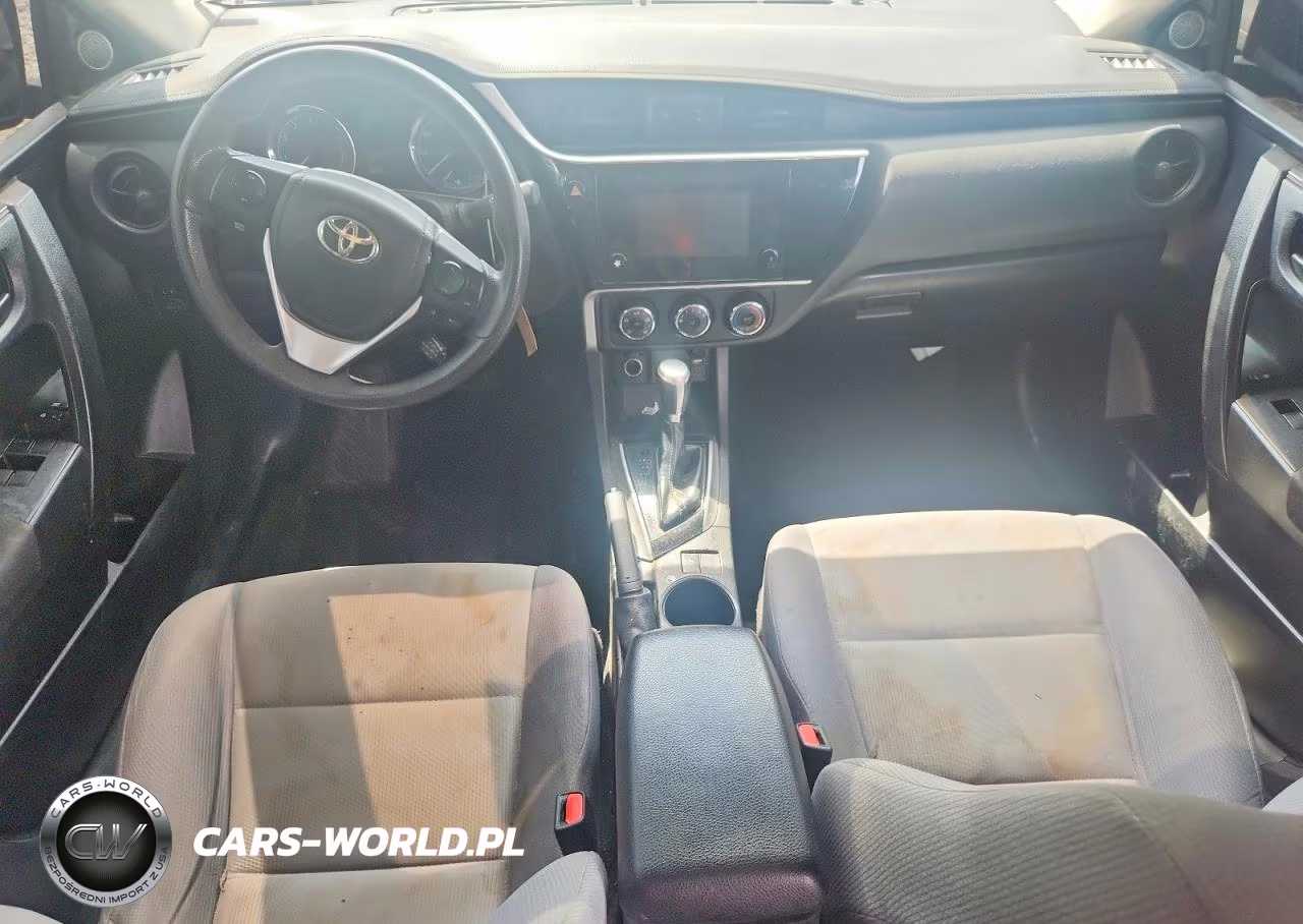 2018 Toyota Corolla L VIN:5YFBURHEXJP825973 - 8