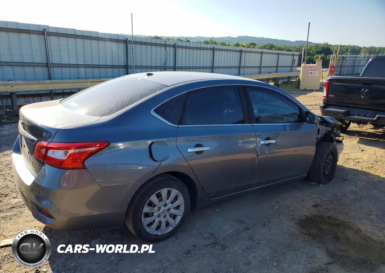 2018 Nissan Sentra S VIN:3N1AB7AP1JY260033 - 3