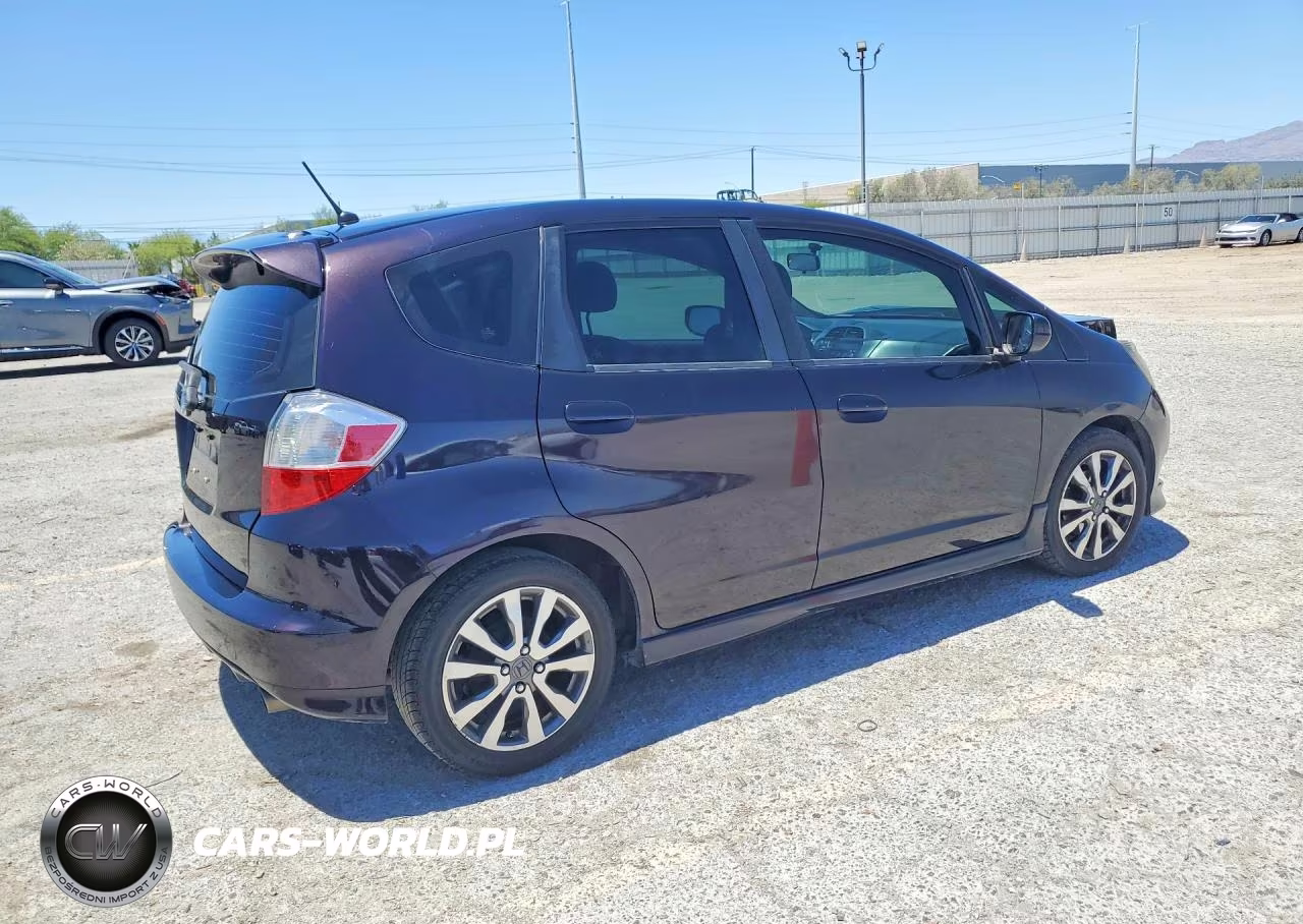 2013 Honda Fit Sport VIN:JHMGE8H59DC019552 - 3
