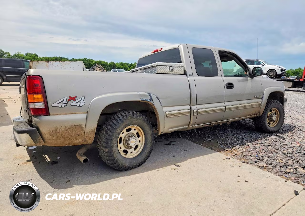 1999 Chevrolet Silverado K2500 VIN:1GCGK29U2XE162333 - 3