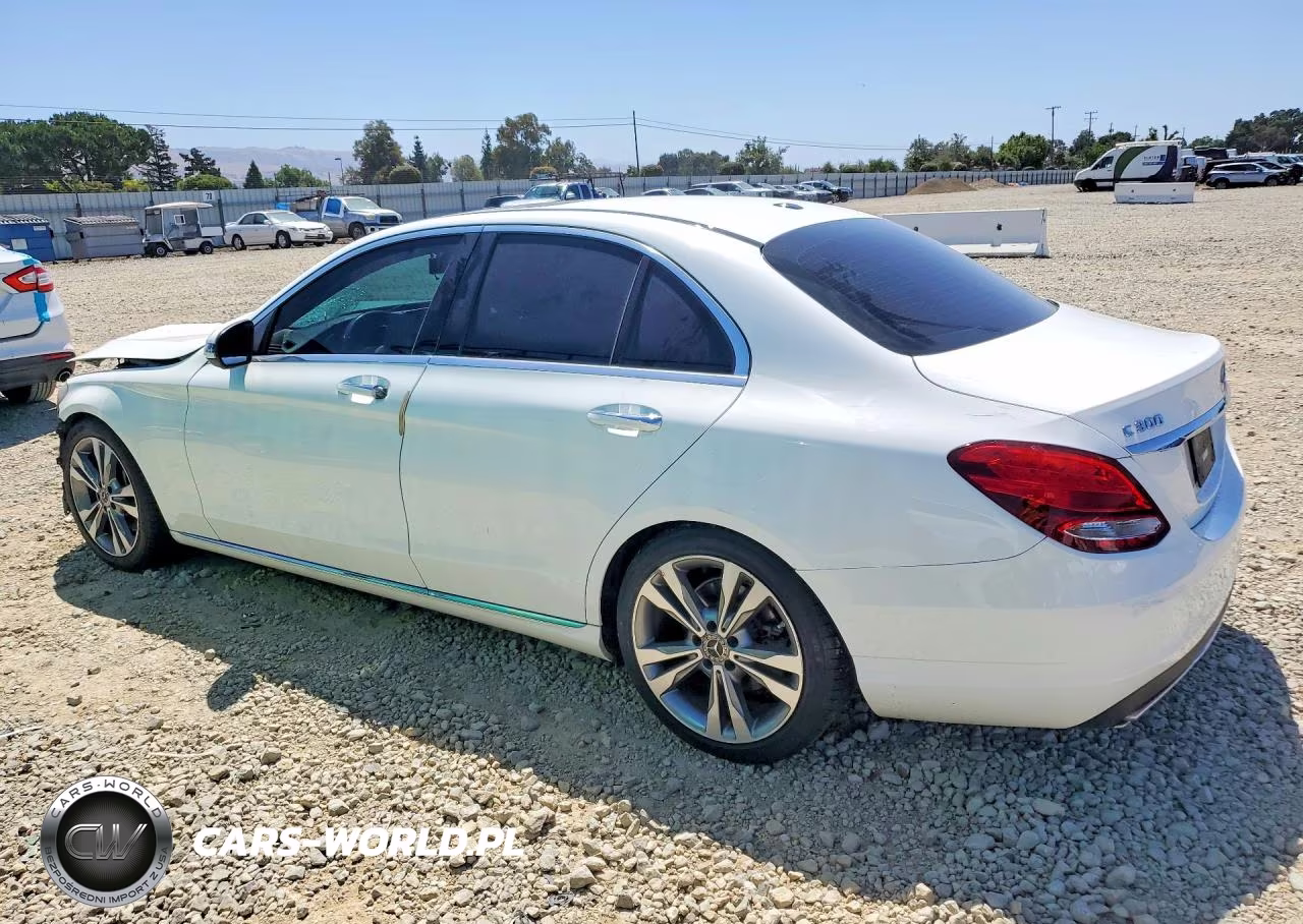 2018 Mercedes-Benz C 300 VIN:55SWF4JB8JU241175 - 2