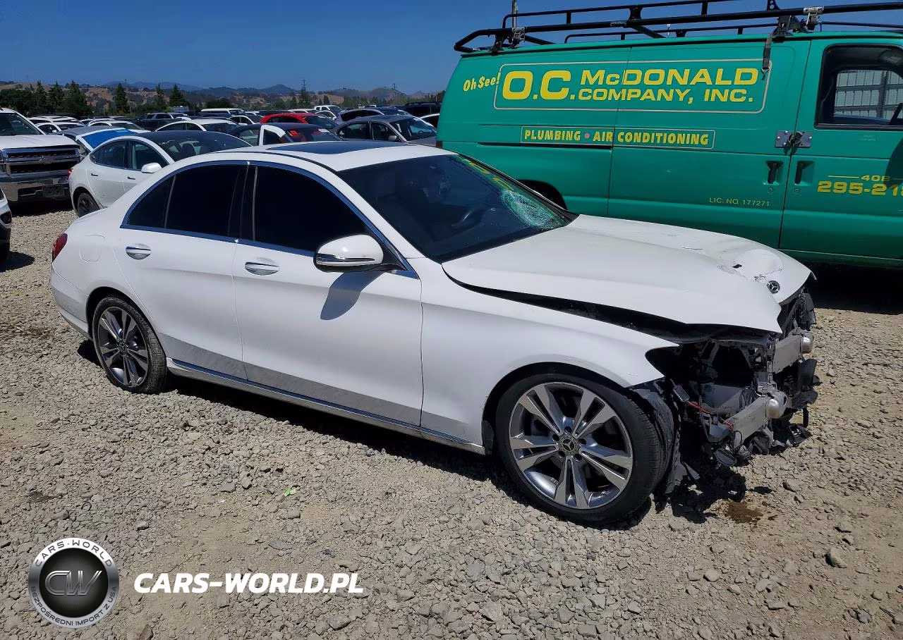 2018 Mercedes-Benz C 300 VIN:55SWF4JB8JU241175 - 4