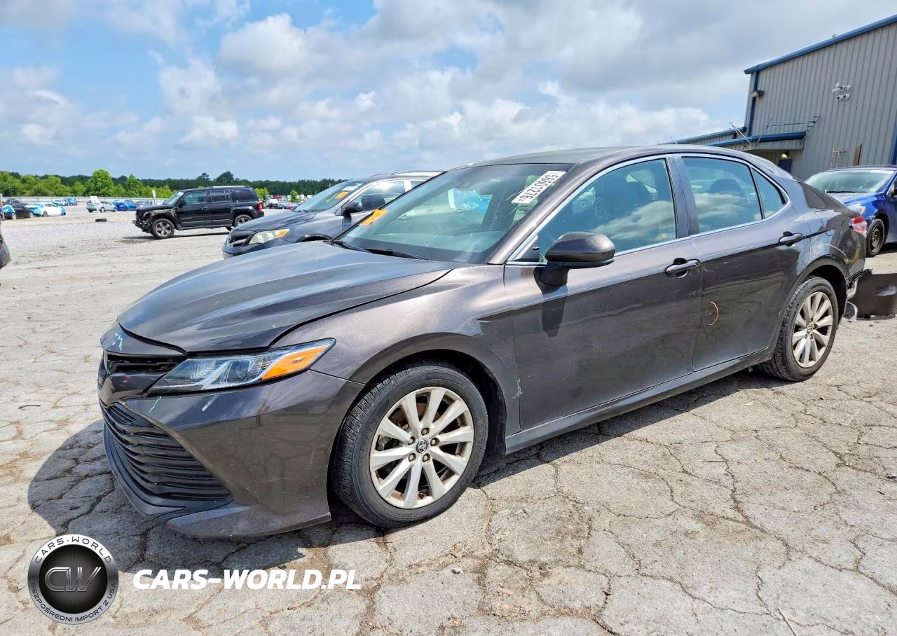 2018 Toyota Camry Le – zdjęcie 1 z 13