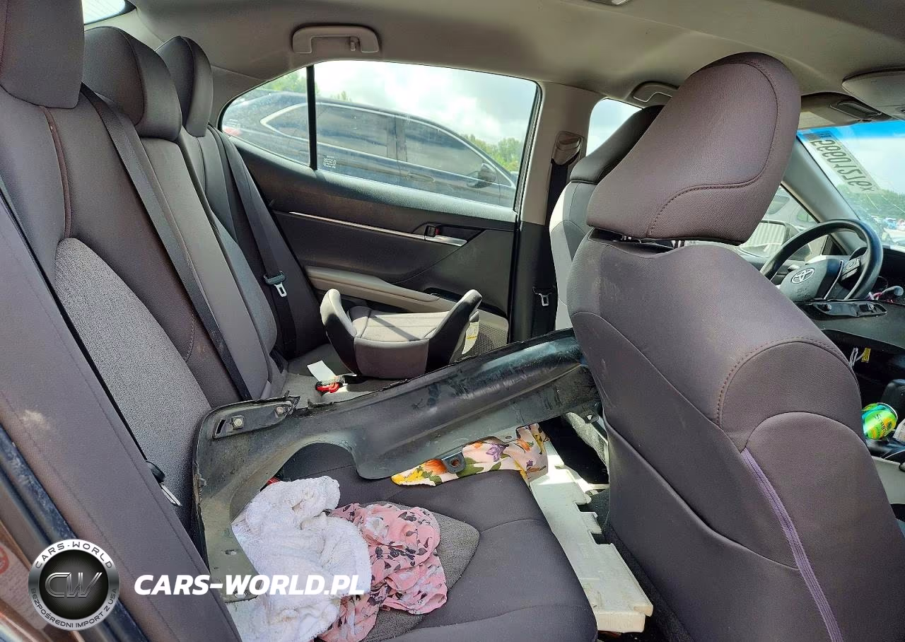2018 Toyota Camry Le VIN:JTNB11HK6J3043884 - 10