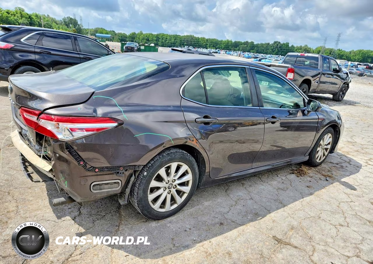2018 Toyota Camry Le VIN:JTNB11HK6J3043884 - 3