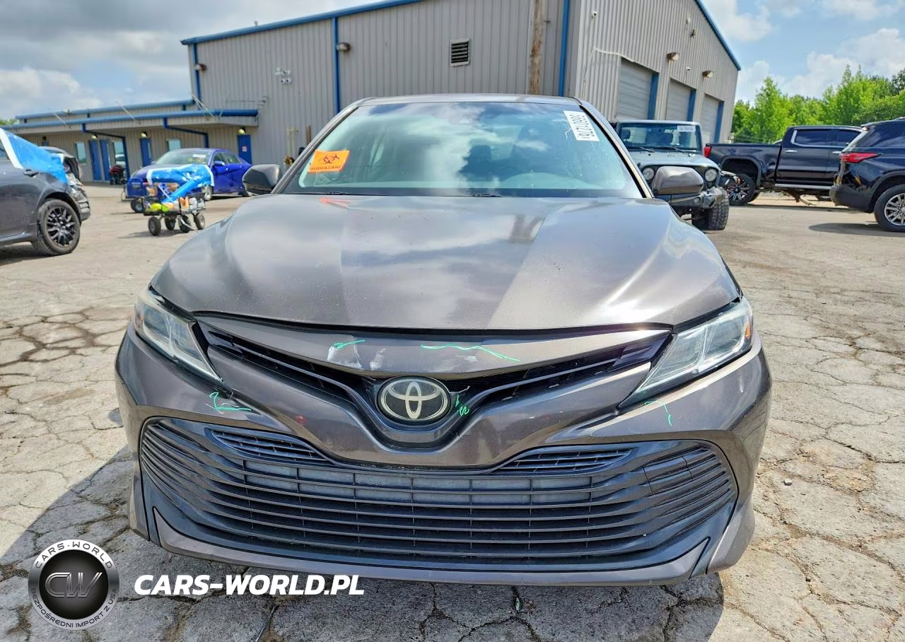 2018 Toyota Camry Le VIN:JTNB11HK6J3043884 - 5