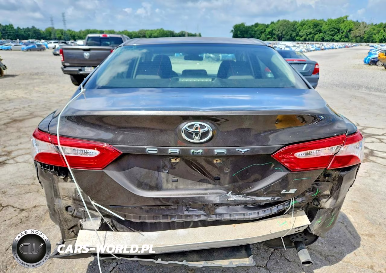 2018 Toyota Camry Le VIN:JTNB11HK6J3043884 - 6