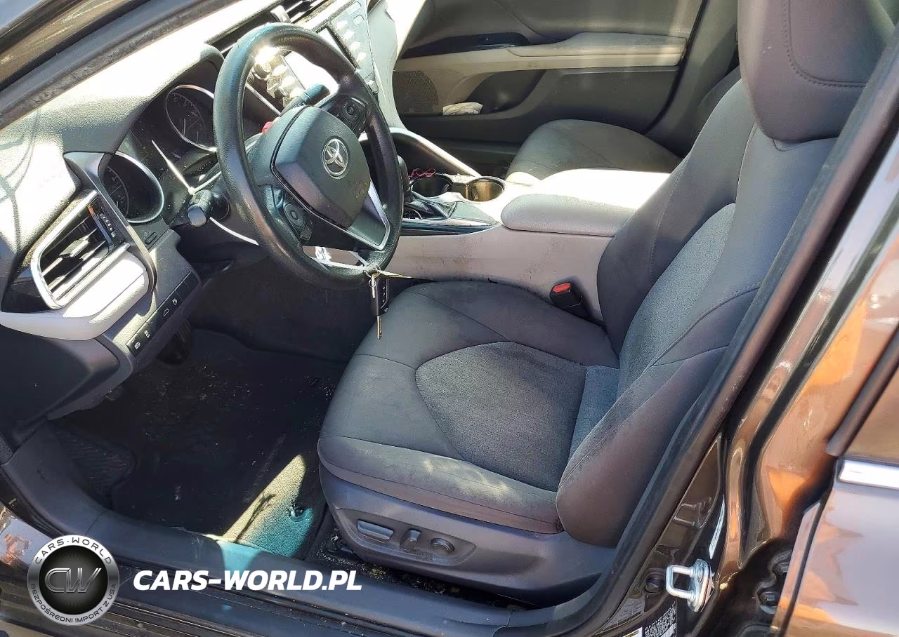 2018 Toyota Camry Le VIN:JTNB11HK6J3043884 - 7