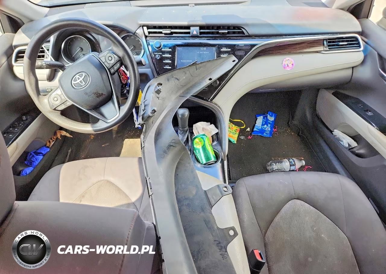 2018 Toyota Camry Le VIN:JTNB11HK6J3043884 - 8