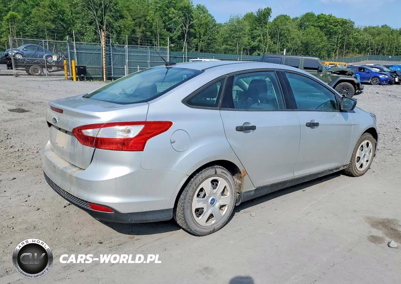 2012 Ford Focus S VIN:1FAHP3E23CL182344 - 3