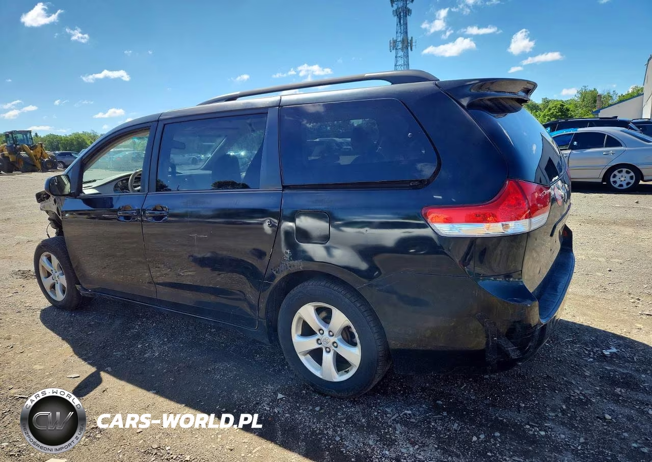 2014 Toyota Sienna Le VIN:5TDKK3DCXES474552 - 2