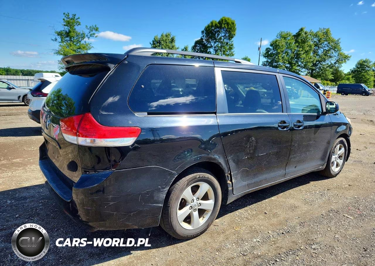 2014 Toyota Sienna Le VIN:5TDKK3DCXES474552 - 3