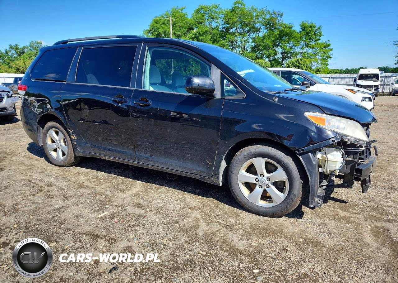 2014 Toyota Sienna Le VIN:5TDKK3DCXES474552 - 4