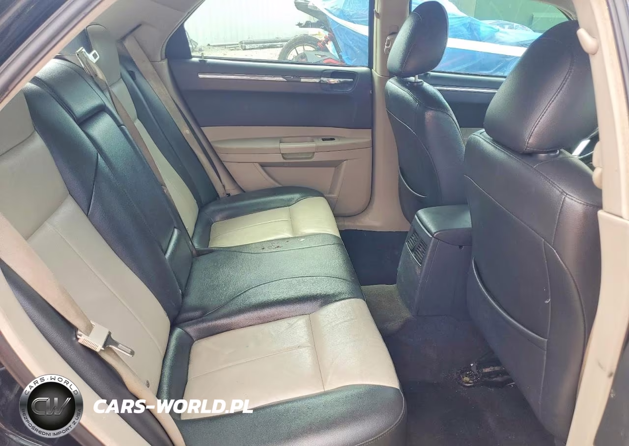 2007 Chrysler 300 Touring VIN:2C3KA53G67H705830 - 10