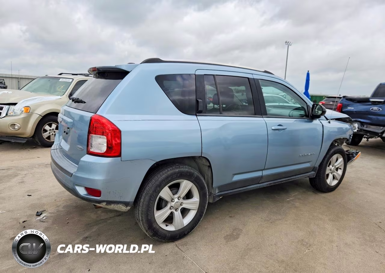 2013 Jeep Compass Latitude VIN:1C4NJCEB1DD210989 - 3