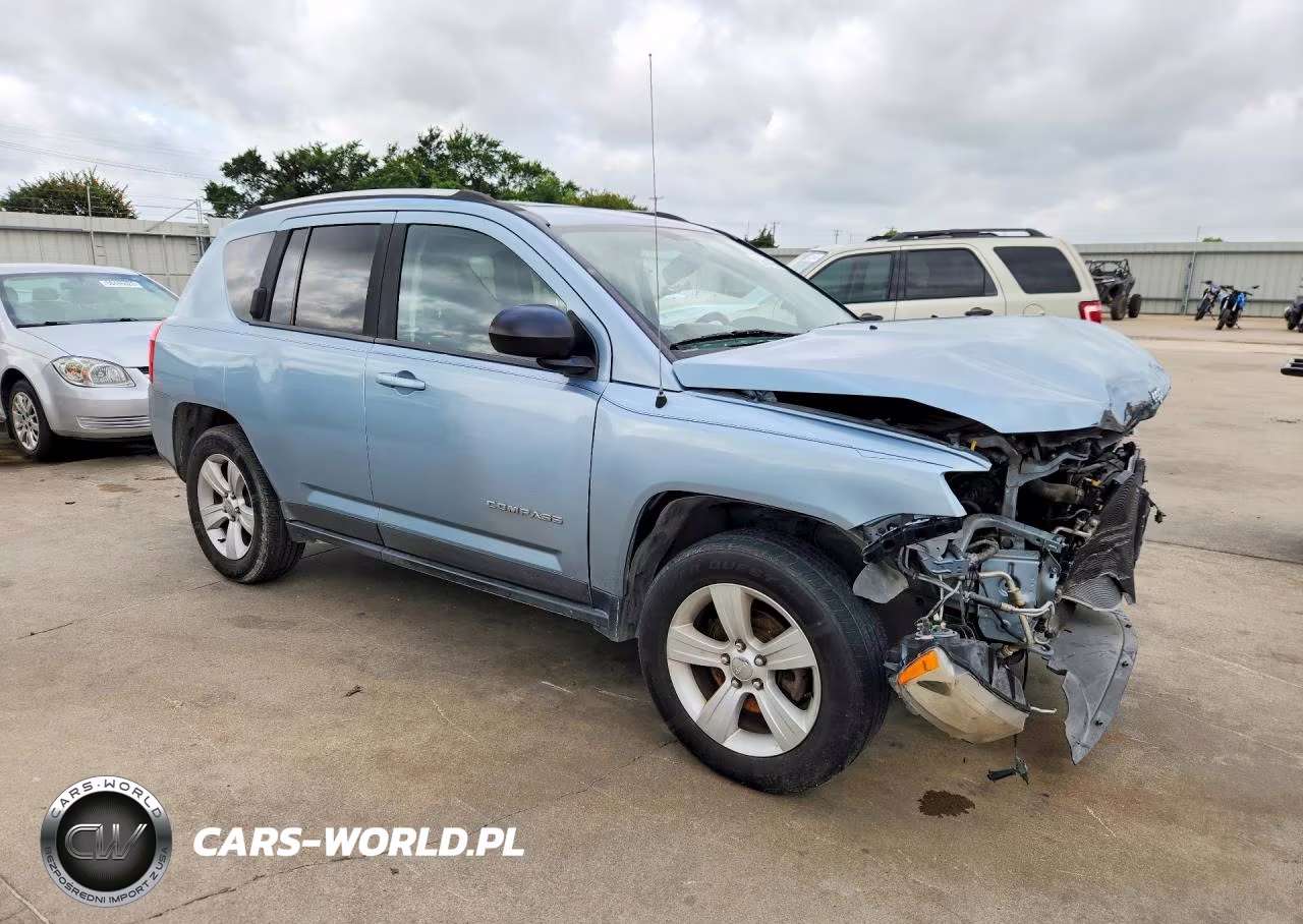 2013 Jeep Compass Latitude VIN:1C4NJCEB1DD210989 - 4