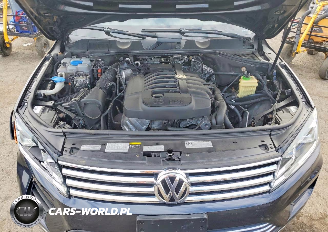2016 Volkswagen Touareg Sport VIN:WVGEF9BP8GD010440 - 12