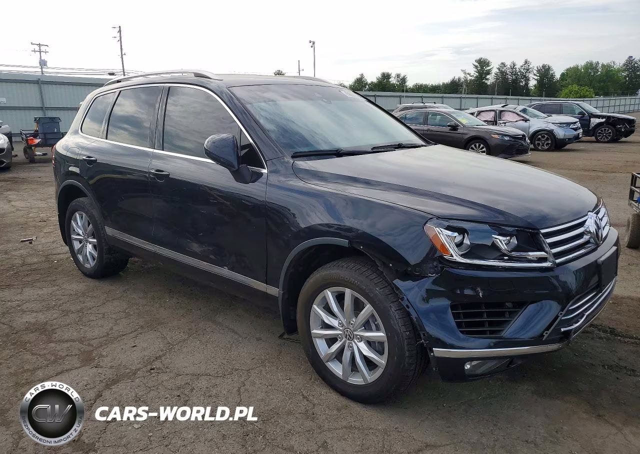 2016 Volkswagen Touareg Sport VIN:WVGEF9BP8GD010440 - 4