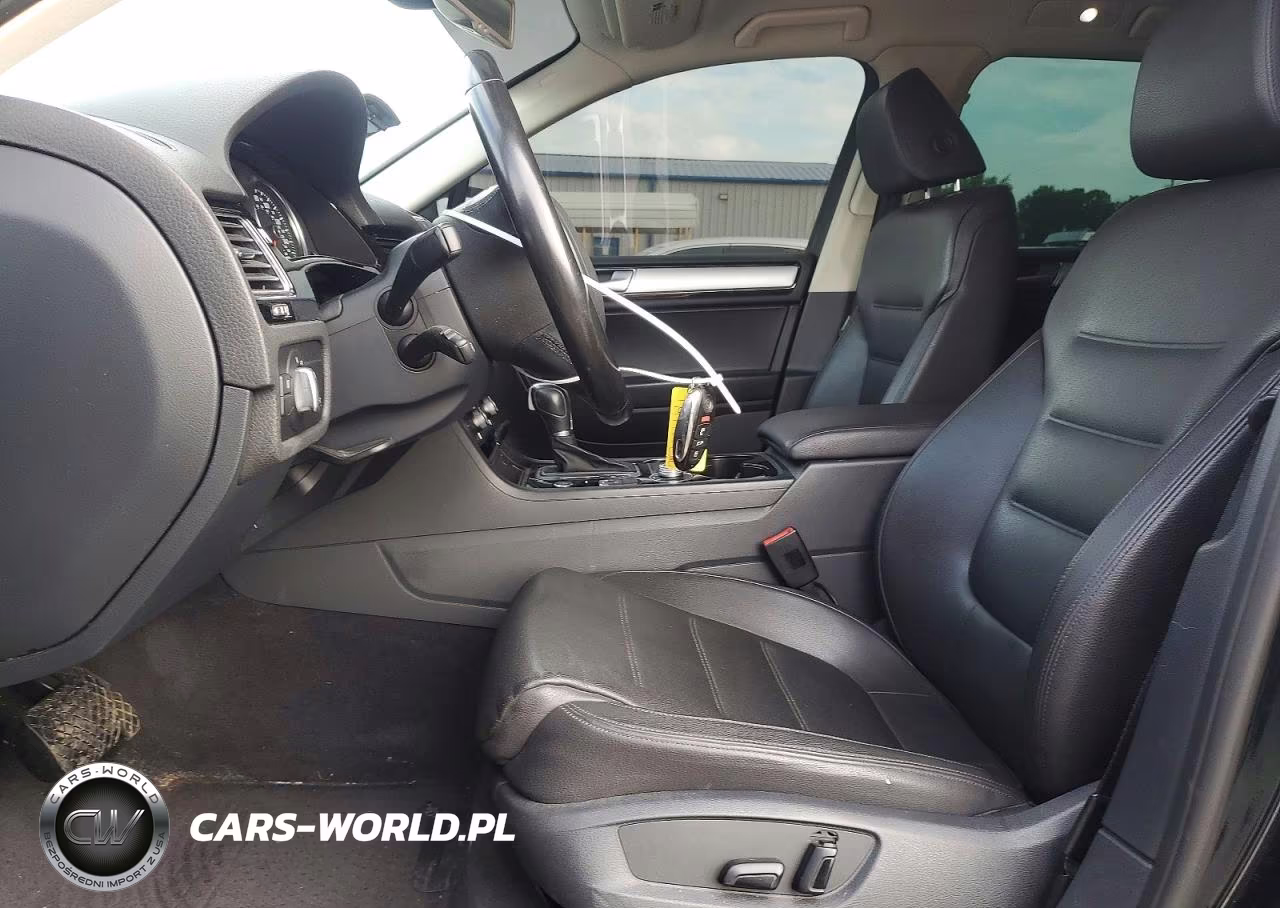 2016 Volkswagen Touareg Sport VIN:WVGEF9BP8GD010440 - 7