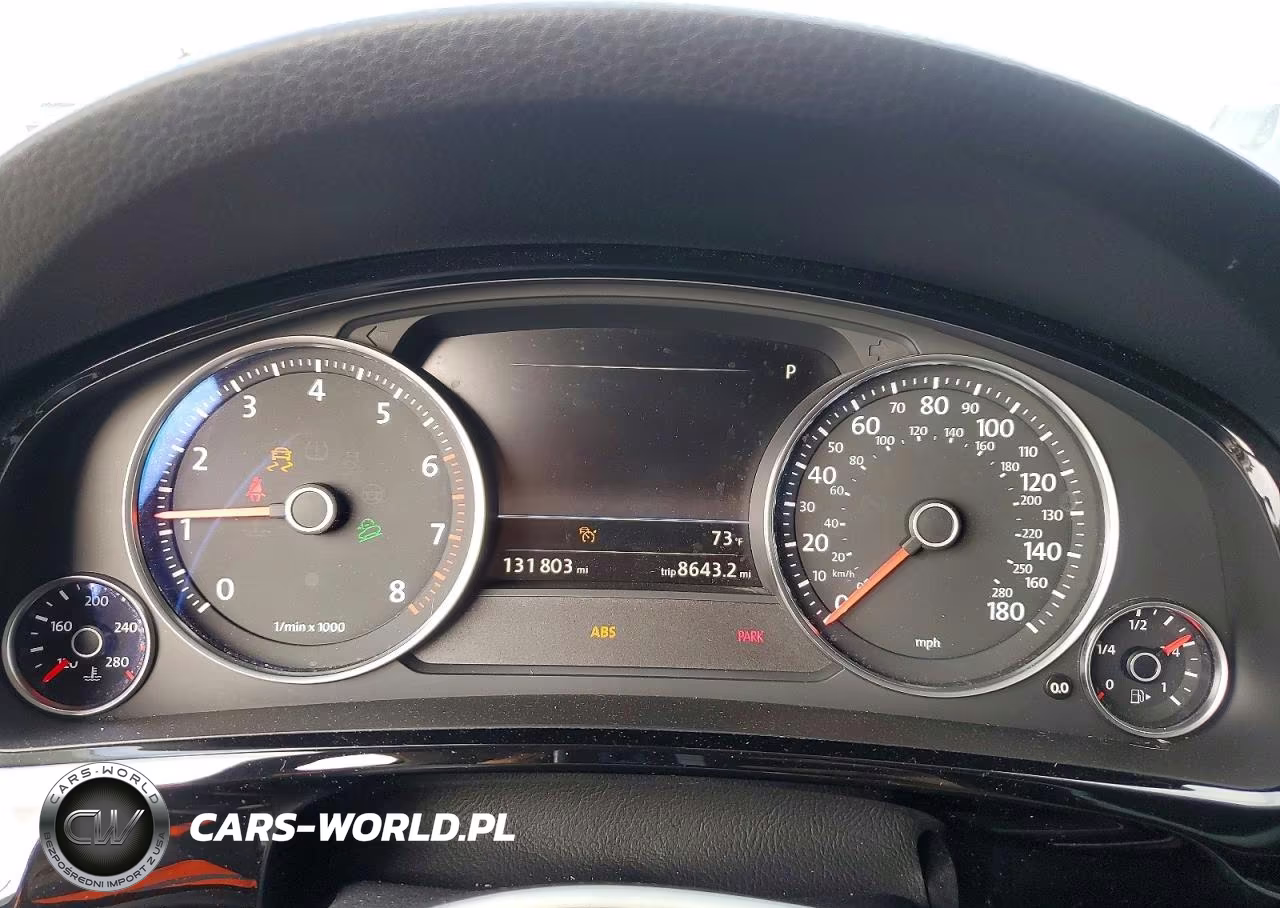 2016 Volkswagen Touareg Sport VIN:WVGEF9BP8GD010440 - 9