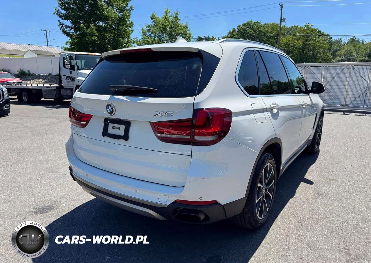 2018 BMW X5 xDrive50I VIN:5UXKR6C56J0U15090 - 3
