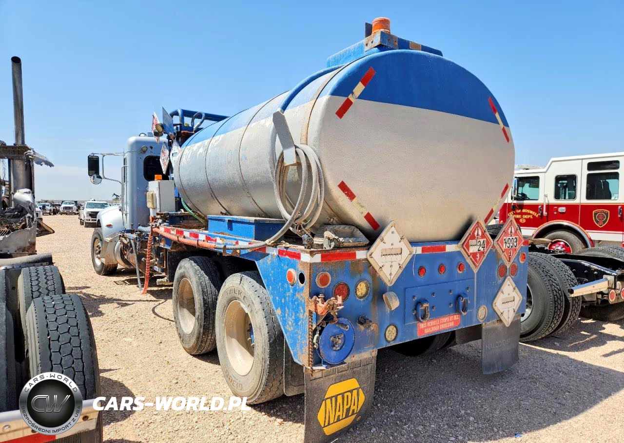 2015 Peterbilt 348 Fuel Truck VIN:2NP3LJ0X2FM269788 - 3