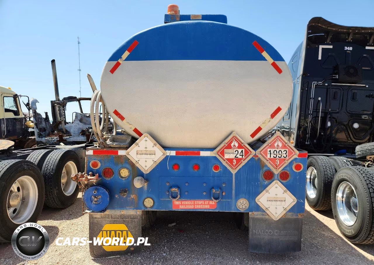 2015 Peterbilt 348 Fuel Truck VIN:2NP3LJ0X2FM269788 - 6