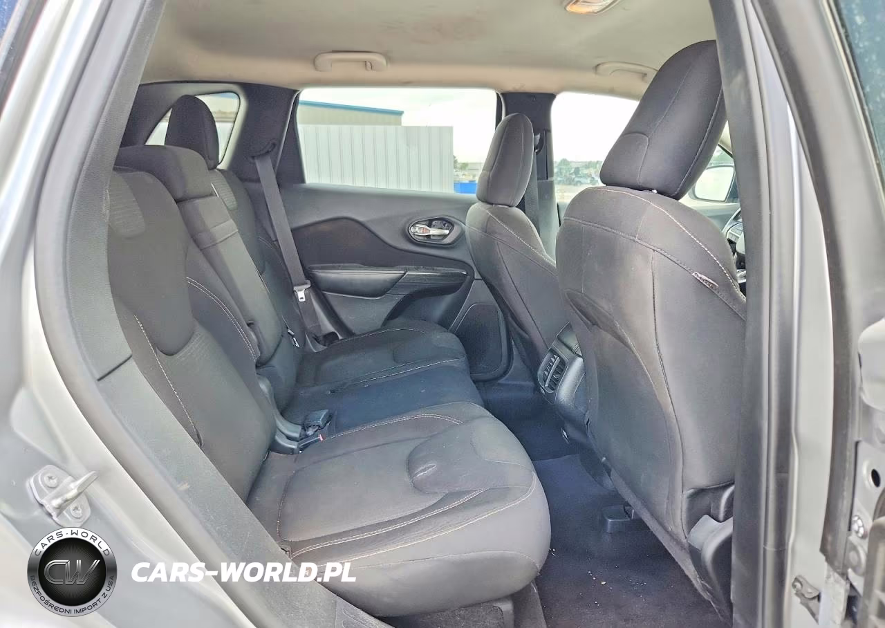2016 Jeep Cherokee Latitude VIN:1C4PJLCB3GW275282 - 11