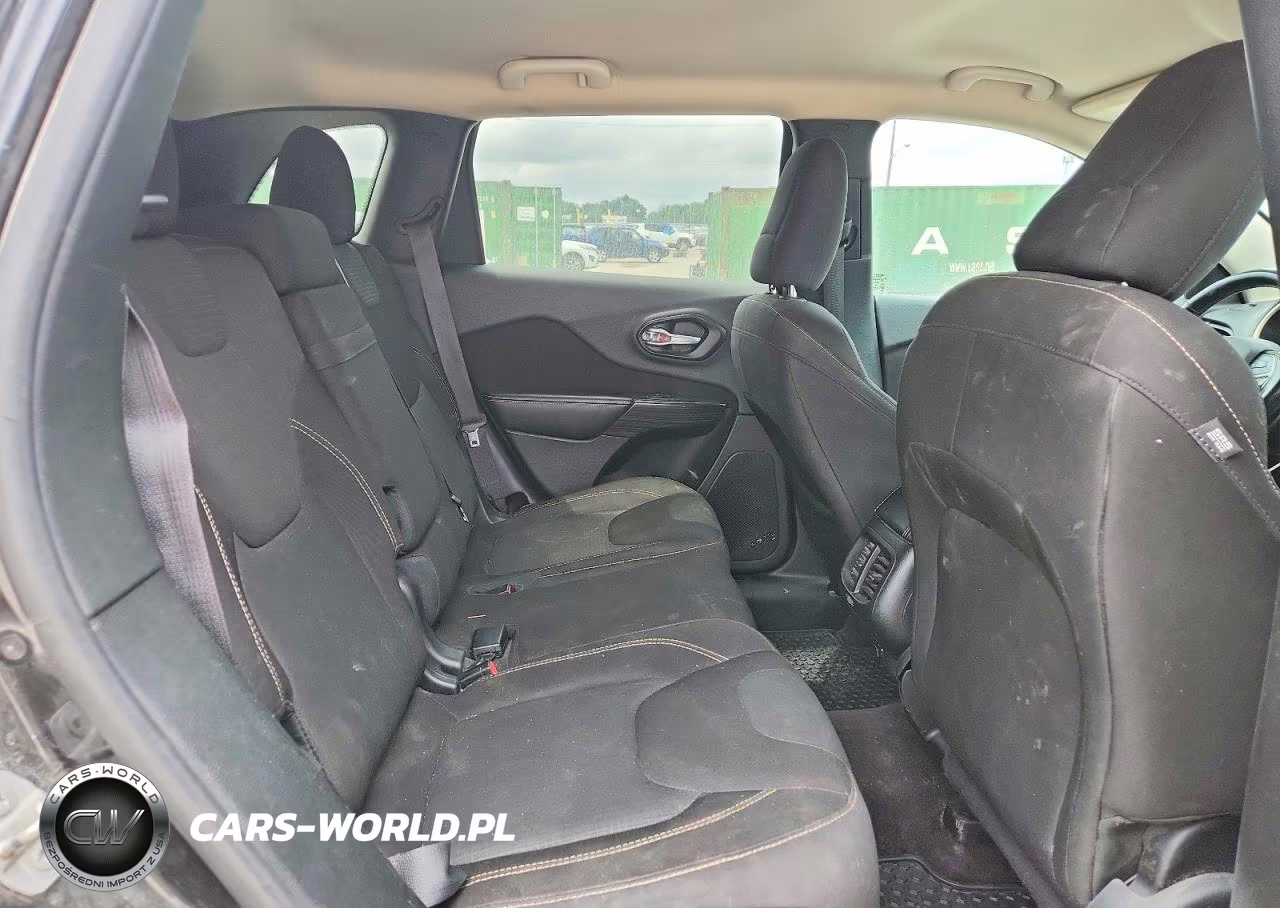 2016 Jeep Cherokee Latitude VIN:1C4PJMCB4GW188304 - 10