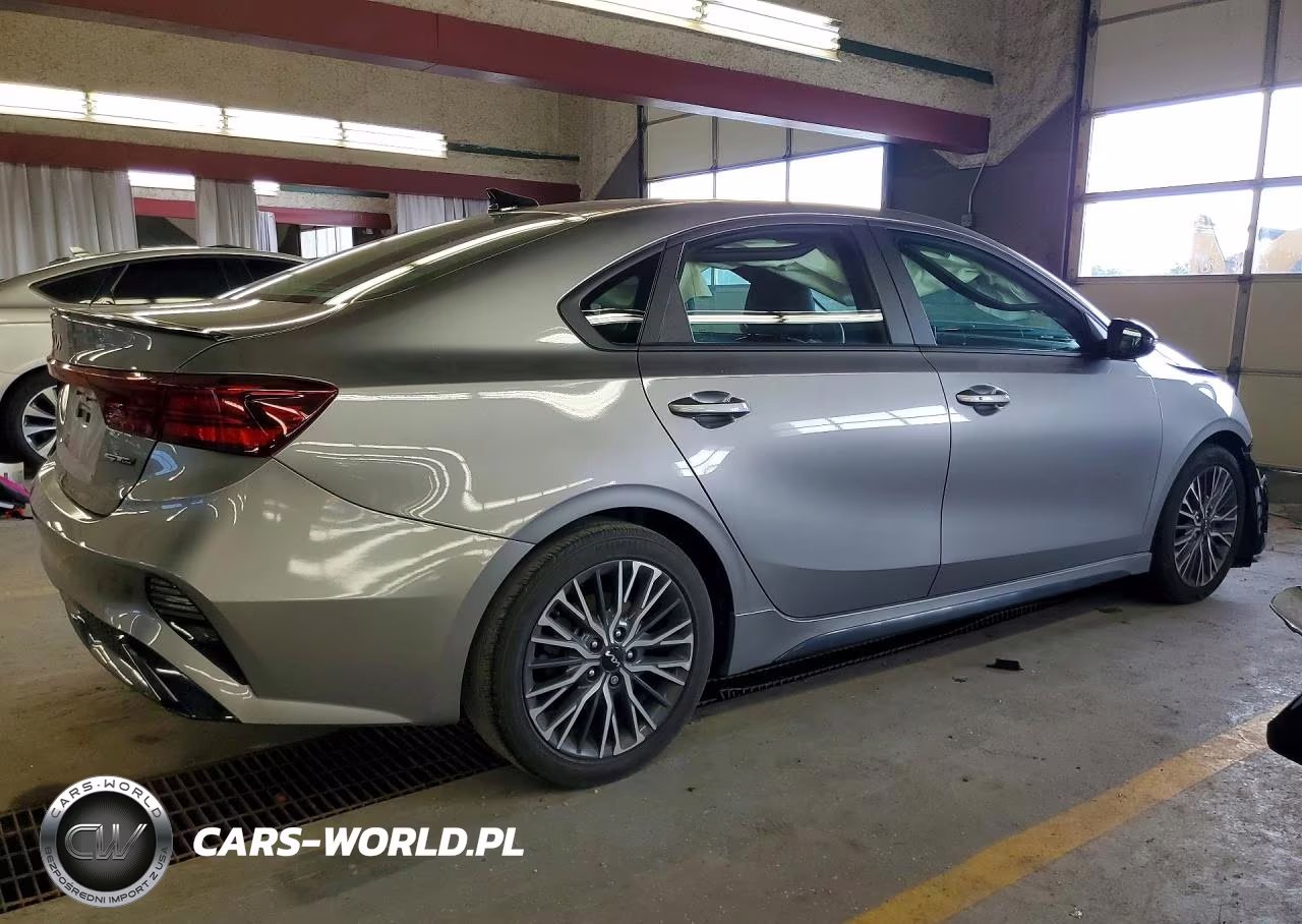 2023 Kia Forte Gt Line VIN:3KPF54ADXPE568908 - 3