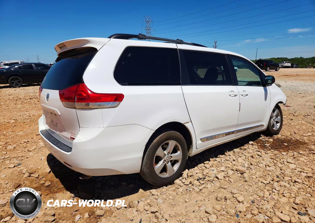 2014 Toyota Sienna Le VIN:5TDKK3DC6ES430127 - 3