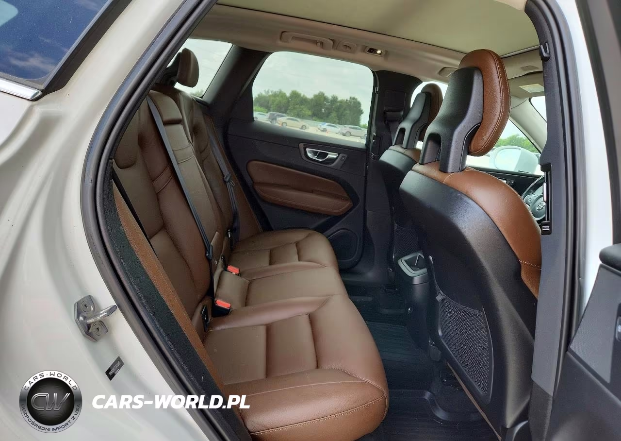 2018 Volvo Xc60 T5 Momentum VIN:YV4102RK2J1080916 - 10