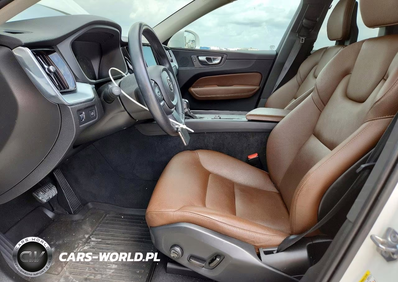 2018 Volvo Xc60 T5 Momentum VIN:YV4102RK2J1080916 - 7