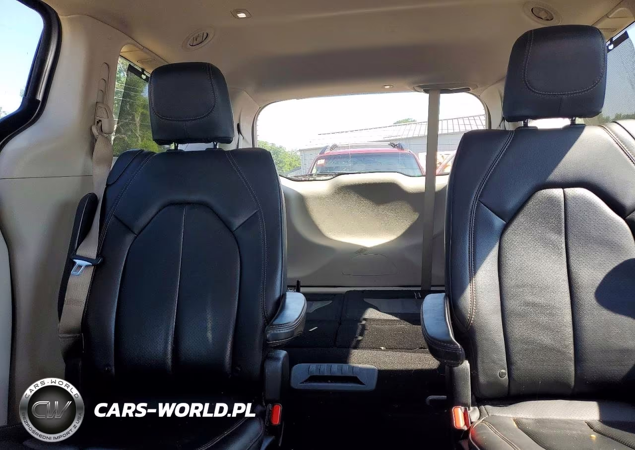 2019 Chrysler Pacifica Touring L VIN:2C4RC1BG7KR625714 - 10