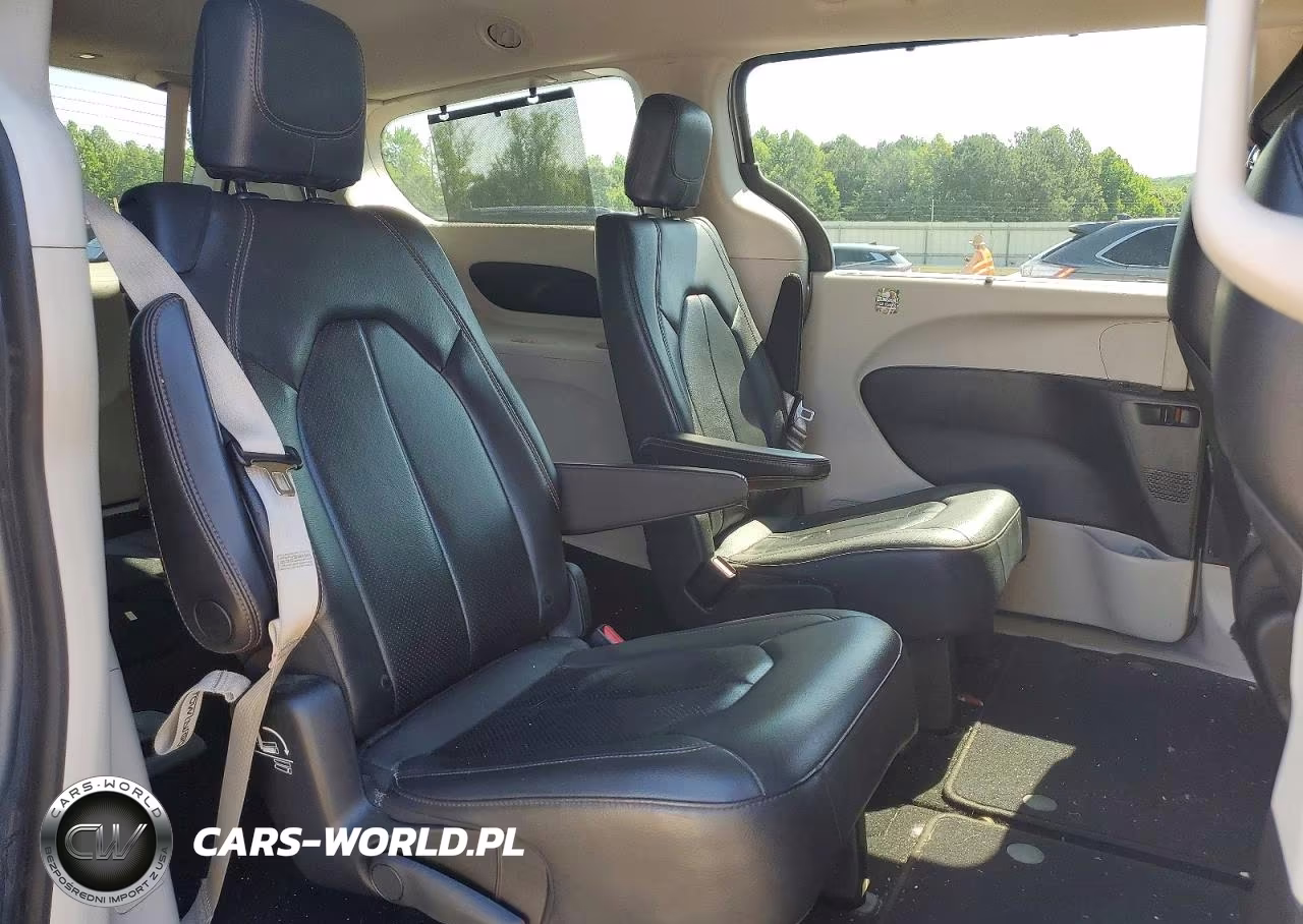 2019 Chrysler Pacifica Touring L VIN:2C4RC1BG7KR625714 - 11
