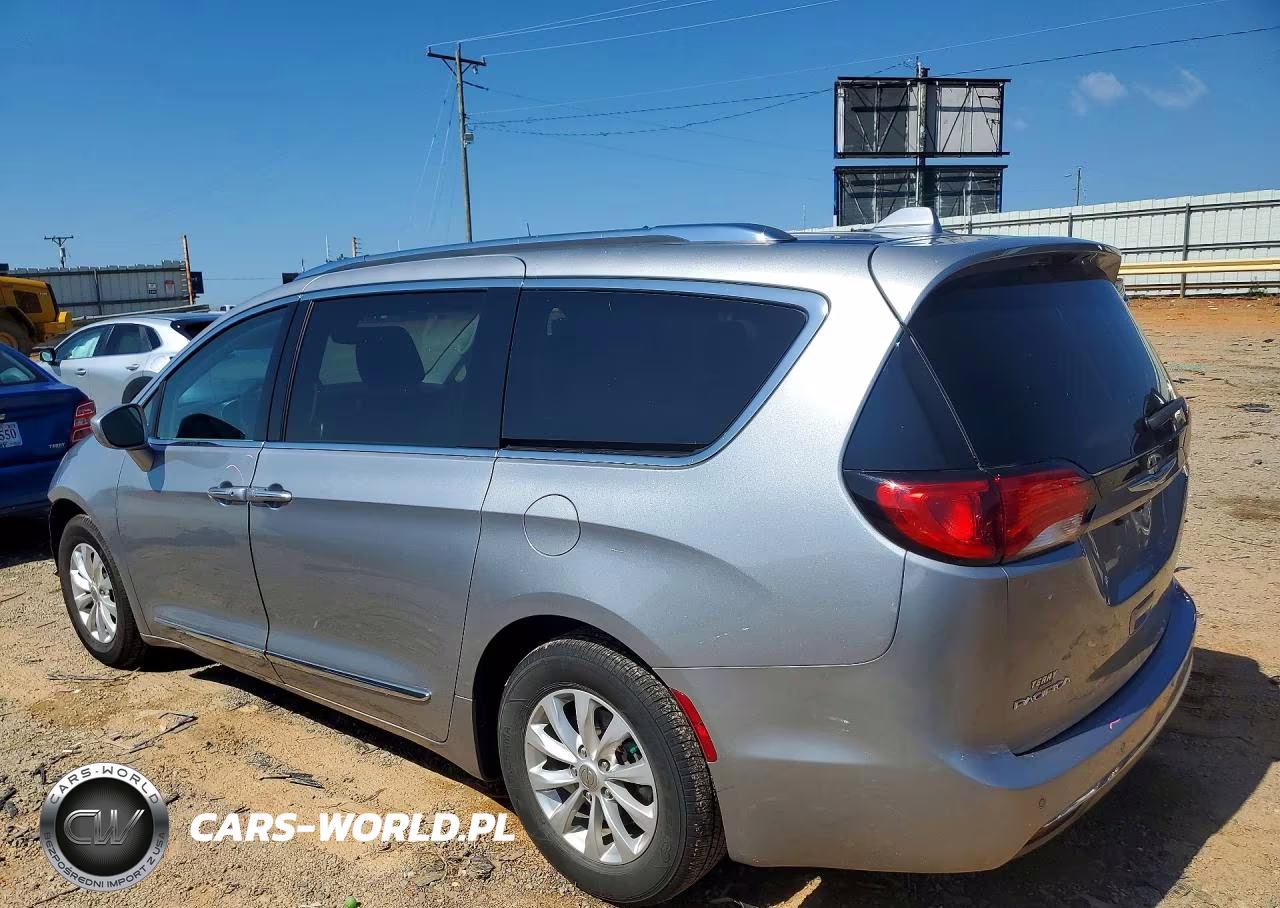 2019 Chrysler Pacifica Touring L VIN:2C4RC1BG7KR625714 - 2