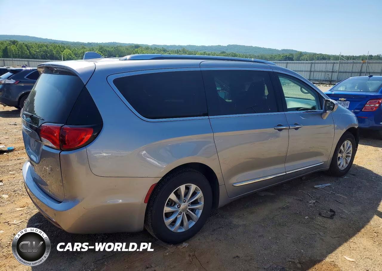 2019 Chrysler Pacifica Touring L VIN:2C4RC1BG7KR625714 - 3