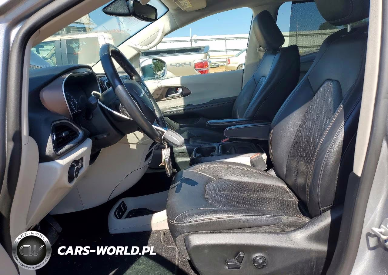2019 Chrysler Pacifica Touring L VIN:2C4RC1BG7KR625714 - 7